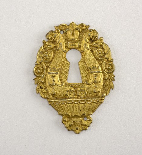 Keyhole escutcheon