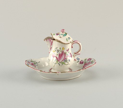 Cream jug and cover with tray