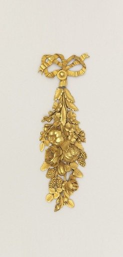 Pair of pendant fruit mounts