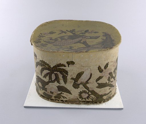 Bandbox and lid