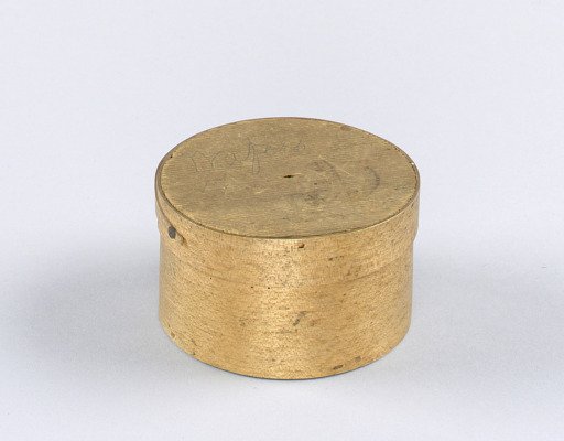 Box with seals