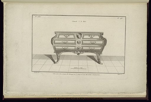 Commode à la Reine