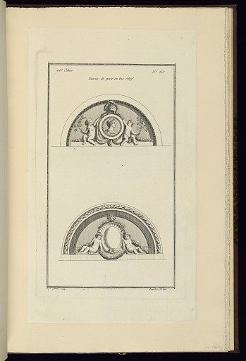 Dessus de porte en bas relief