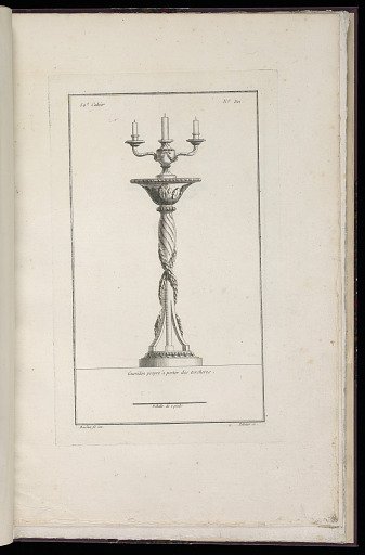 Guéridon propre à porter des torchères