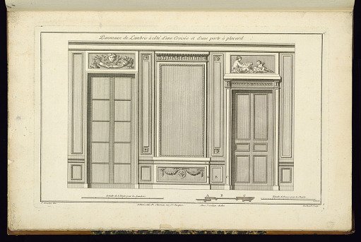 Panneaux de Lambris à côté d'une Croisée et d'une porte à placard