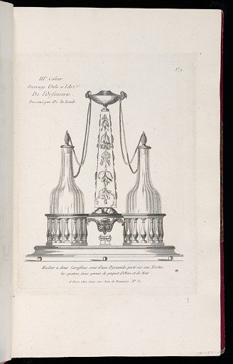 Huilier a deux Caraffons, orné d'une Pyramide porté sur une Tortue les quatres faces garnie de paquet d'Olive et de Noix