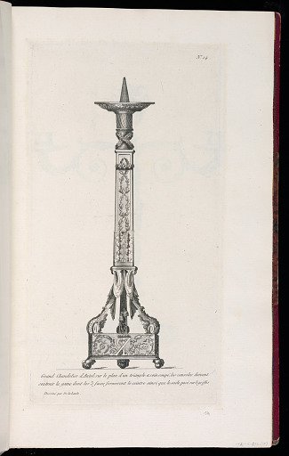 Grand Chandelier d'Autel sur le plan d'un triangle à coin coupé