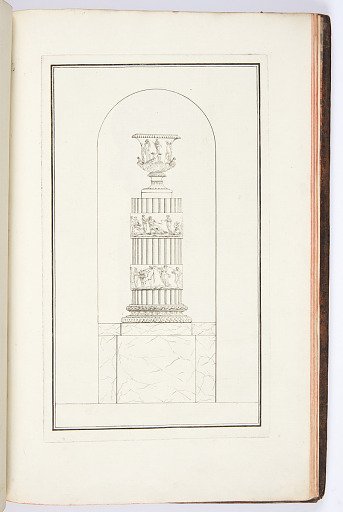 POELE formant colonne tronquée, cannelée, à bandeaux, orné de bas-reliefs et surmonté d’un vase antique