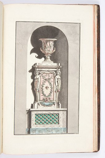 POELE Russe, décoré de Cariatides, et surmonté d’un vase antique