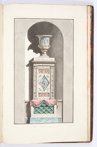 POELE Russe avec pilastres d’ordre composé, orné de camés et draperies