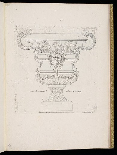 Vase de marbre blanc à Marly