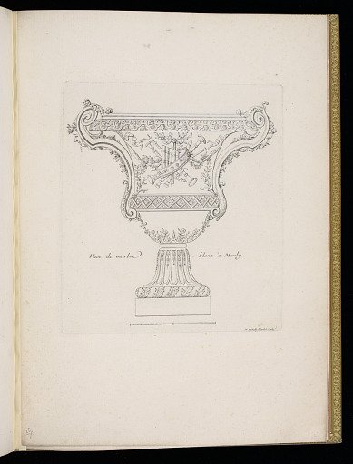 Vase de marbre blanc à Marly