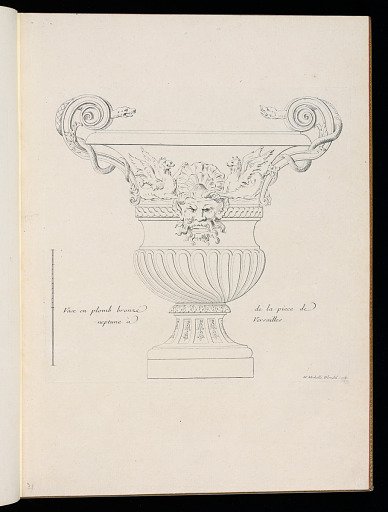 Vase en plomb bronzé de la piece de Neptune à Versailles