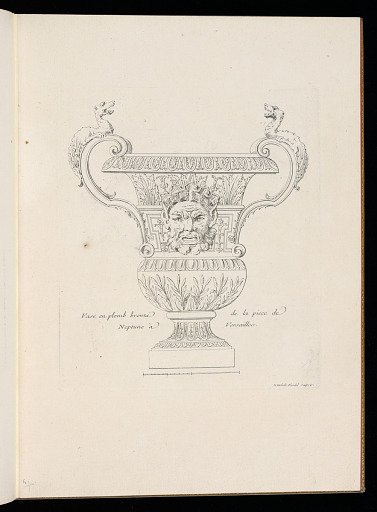 Vase en plomb bronzé de la piece de Neptune à Versailles