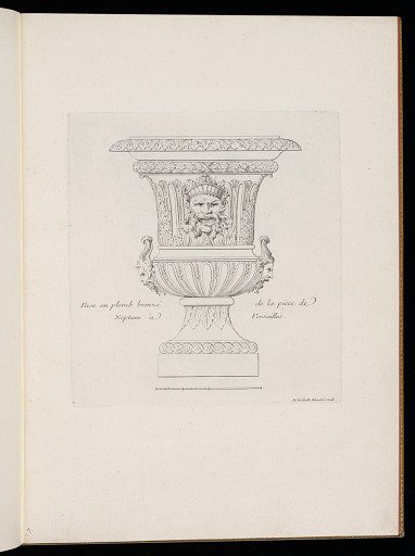 Vase en plomb bronzé de la piece de Neptune à Versailles