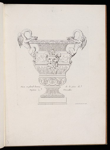 Vase en plomb bronzé de la piece de Neptune à Versailles