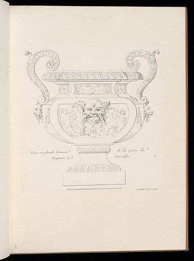 Vase en plomb bronzé de la piece de Neptune à Versailles