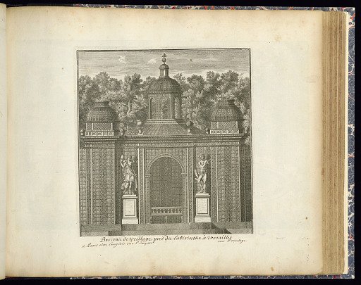 Berceau de treillage pres du labirinthe à Versailles
