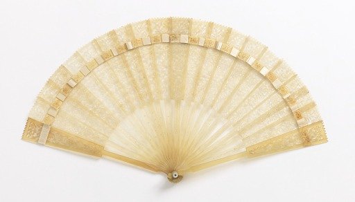Brisé fan and box