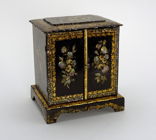 Sewing cabinet