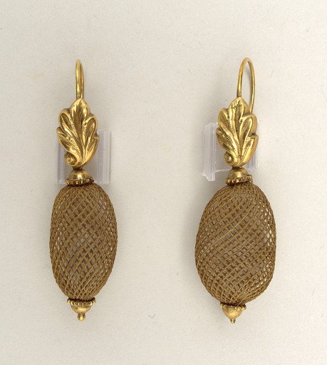 Pair of earrings