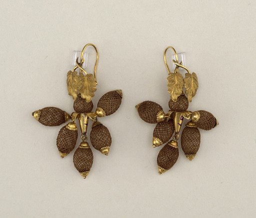 Pair of earrings