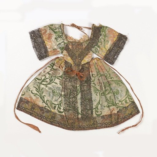 Dress for an ecclesiastical figurine