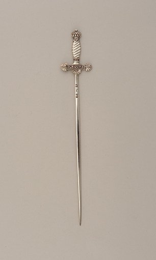 Skewer with Twisted Dagger-hilt Terminal