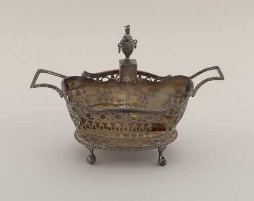 Sweetmeat Basket with Divider