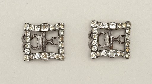 Pair of knee buckles