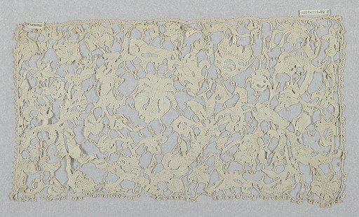 Cravat end