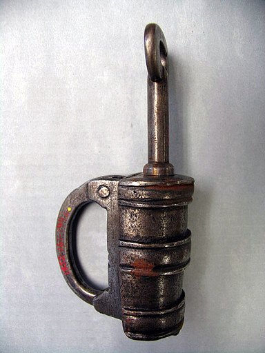 Lock with turn key