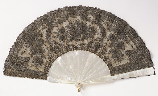 Pleated fan and case