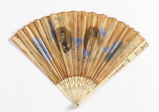 Pleated fan and case