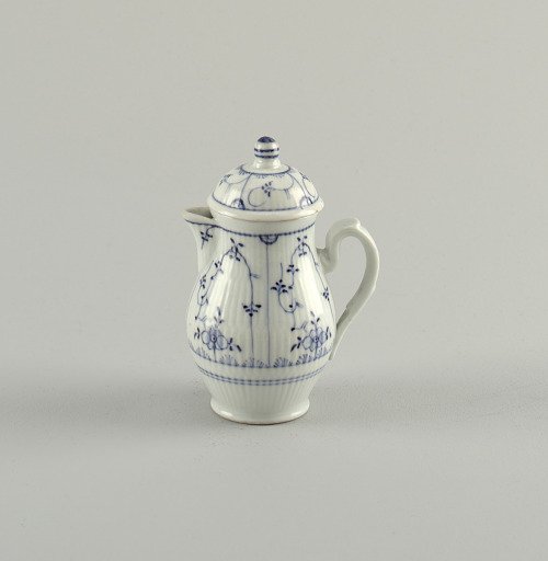 Milk Jug with "Strohblumen" Pattern