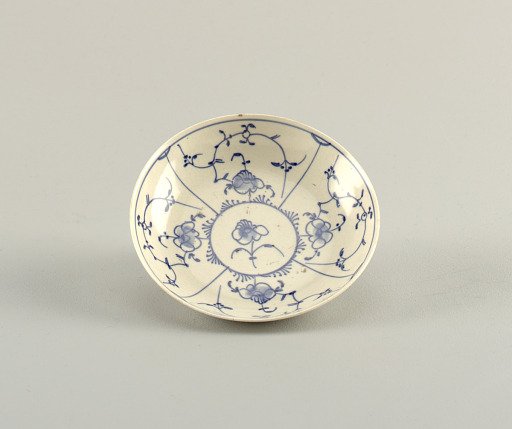 Saucer with "Strohblumen" Pattern