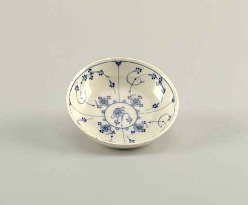 Saucer with "Strohblumen" Pattern