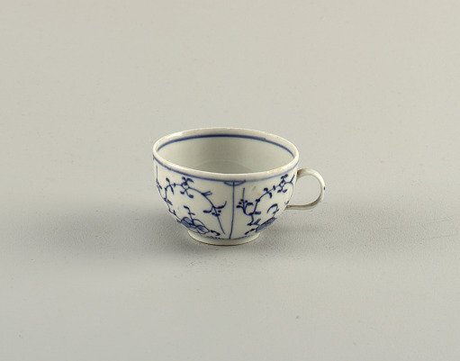 Cup with "Strohblumen" Pattern