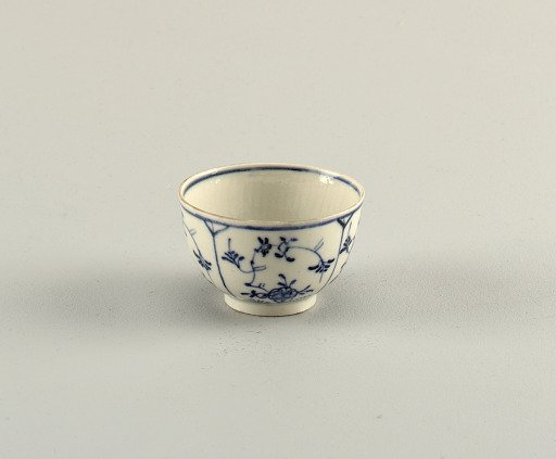 Cup with "Strohblumen" Pattern