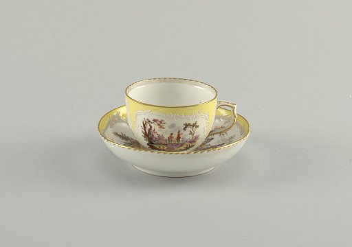 Cup and Saucer with Battle Scenes (Bataillen-Malerei)