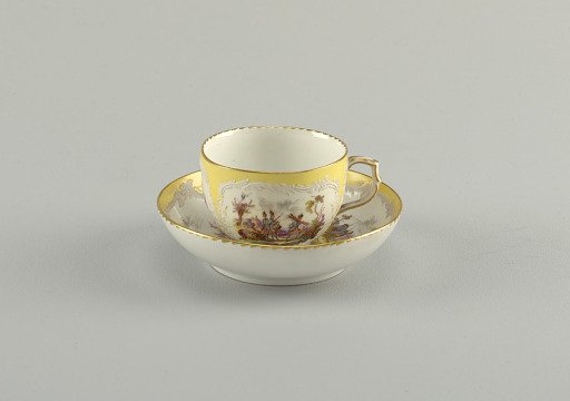 Cup and Saucer with Battle Scenes (Bataillen-Malerei)
