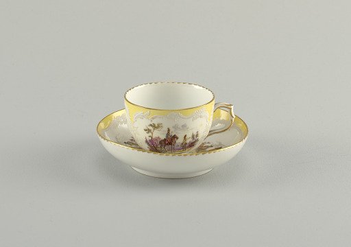 Cup and Saucer with Battle Scenes (Bataillen-Malerei)