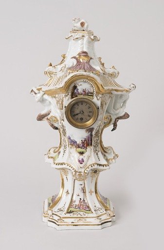 Clock with Chinoiserie Pattern