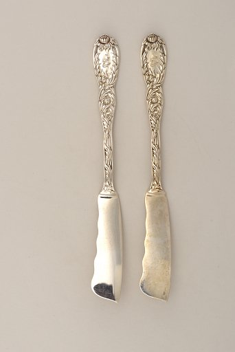 Chrysanthemum Pattern Butter Knives