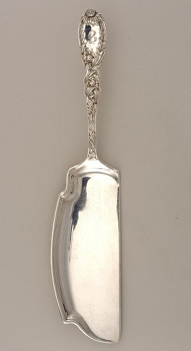Chrysanthemum Pattern Crumb Scoop