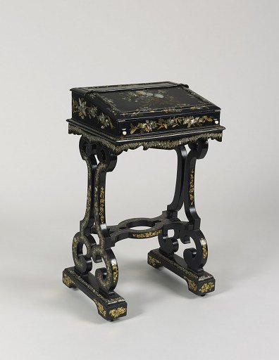 Portable desk