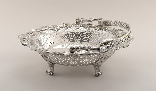 Pierced Oval Cake Basket