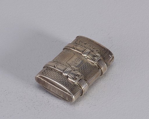 Valise-shaped matchsafe