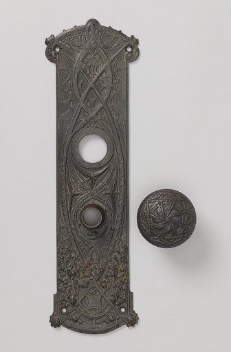 Doorplate with knob