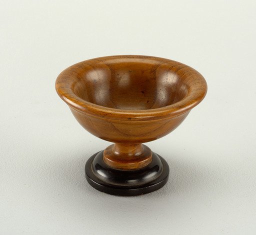 Footed dish